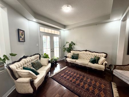 For Lease - 79 Bulmer Street, Newmarket, Ontario - Photo 3