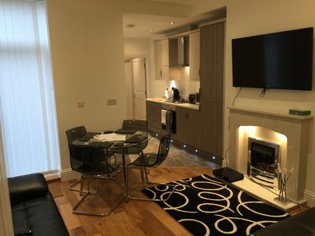 3 Double Bed Apartment Myrtle Grove Jesmond - Photo 3