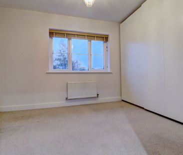 4 bedroom mid terraced house to rent - Photo 5