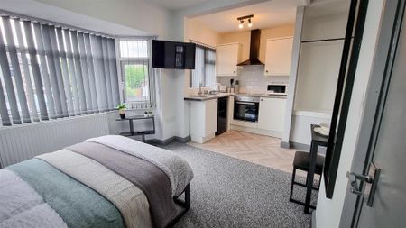 1 bedroom in a house share to rent - Photo 4