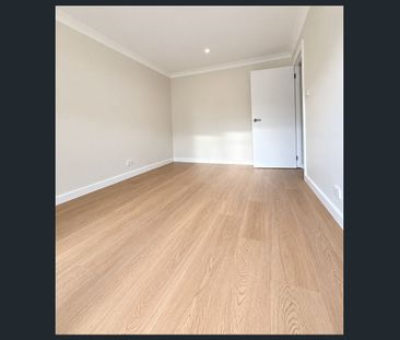 Renovated 2/3 Bedroom Home - Photo 5