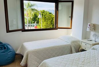 3 room luxury penthouse for rent in Estepona, Andalusia