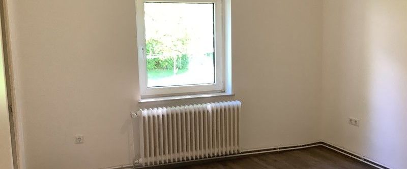 Helle 2,5 Zimmer Erdgeschoss Wohnung zu sofort anmietbar! - Photo 1