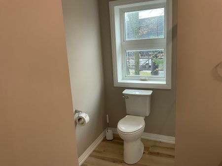 For Lease - 3976 Portage Road, Niagara Falls, Ontario - Photo 4