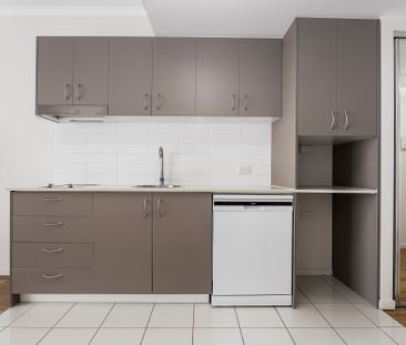 201b/11 Ellenborough Street, Woodend QLD 4305 - Studio For Rent | D... - Photo 2