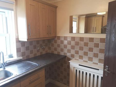 2 bedroom flat to rent - Photo 2