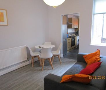 4 bedroom terraced house to rent - Photo 3