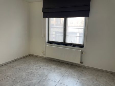 ruim instapklaar twee slaapkamer appartement met groot zongericht terras & gelijkvloerse garage - Photo 2