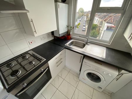 Studio Flat, Percy Road, W12 - Photo 5