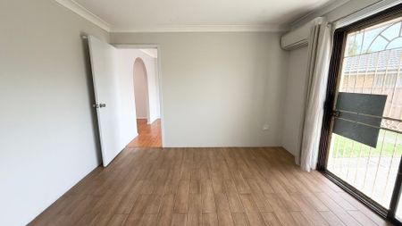 Comfort, Space & Convenience - Perfect Family Home in St Johns Park! - Photo 3