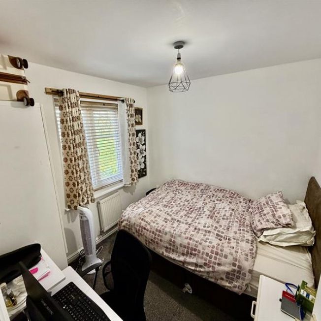 4 Bedroom Semi Detached To Let - Photo 1