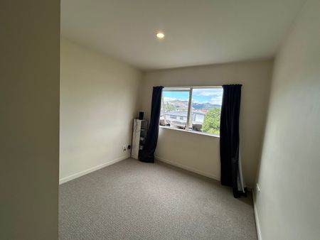 First-Floor Two-Bedroom Apartment - Phillipstown - Photo 3