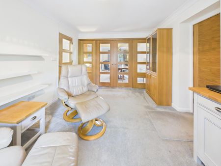 5 bedroom bungalow to rent - Photo 2