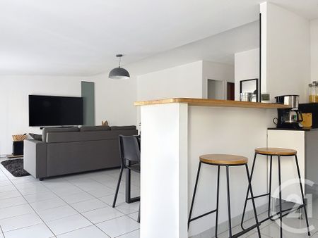 Location Appartement 3 pièces 80m² VILLEVEYRAC 34560 - Photo 3