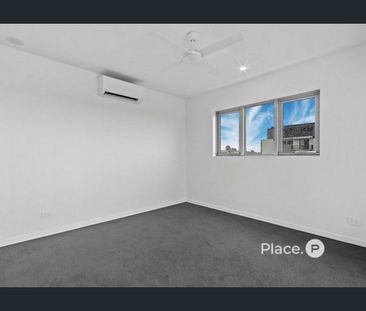 A Sensational Lifestyle Awaits in ‘Dream’ - Ground Floor Unit, with... - Photo 5