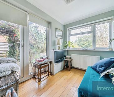 4 bedroom semi-detached house to rent - Photo 2