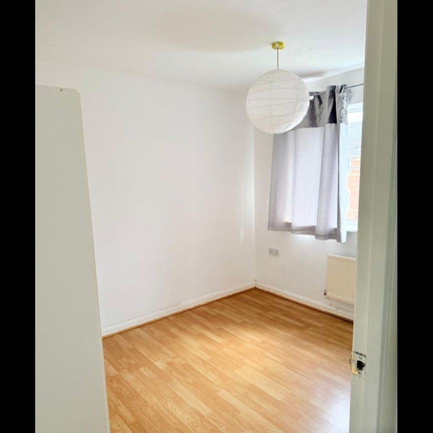 3 Bed End Terrace, Furlong Road, CV1 - Photo 1