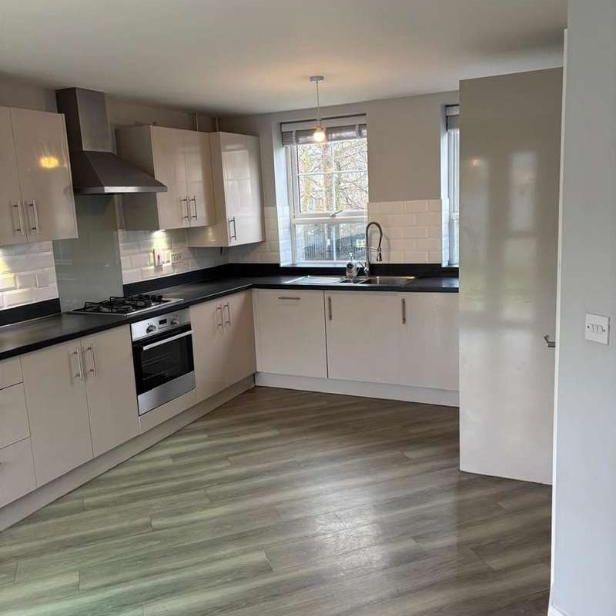 Rhodfa Bryn, Talbot Green, Pontyclun, CF72 - Photo 1