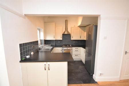 3 bedroom semi-detached house to rent - Photo 4