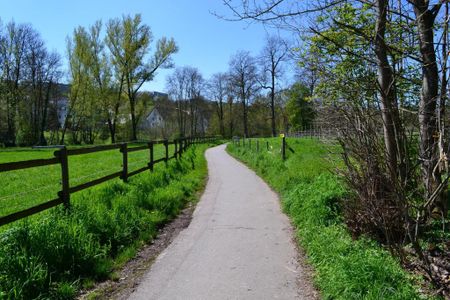 Erstbezug nach Fertigstellung - Wohnen mit Stil und der Natur vor der Haustür! - Photo 2