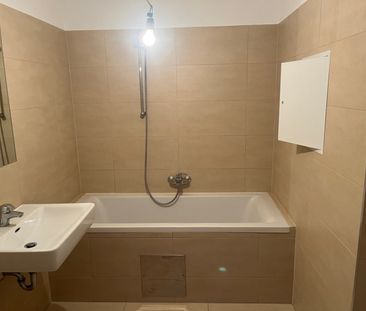 Blumengasse - moderne 2 Zimmer Wohnung mit Loggia und Stapelstellplatz - Photo 1