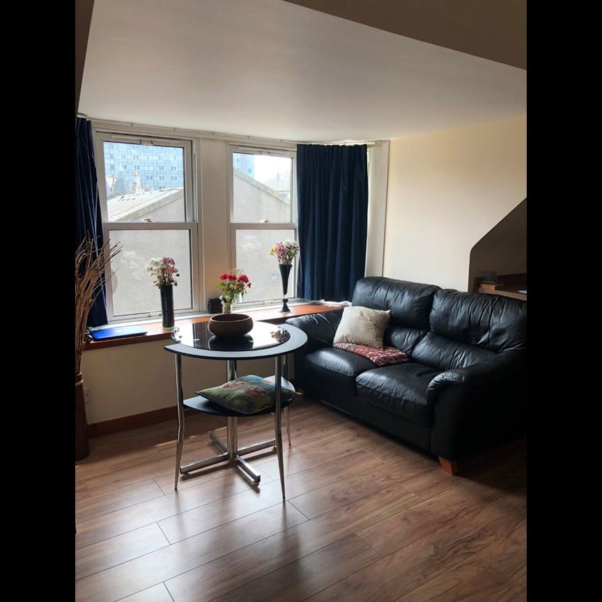 Room in a Shared Flat, The Green, AB11 - Photo 1