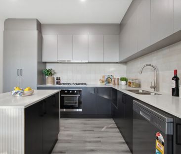 New Designer 3 Bedroom Townhouse – Coastal Luxury Living for Lease - Photo 1