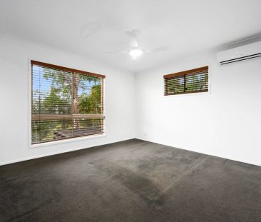 Beautiful 5-bedroom family home with a pool, in a perfect location,... - Photo 2