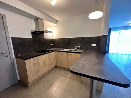 Ruim (+-90m²) gelijkvloers appartement met 2 slaapkamers, terras, tuin en autostaanpl - Foto 3