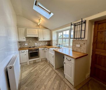 2 bedroom cottage to rent - Photo 2