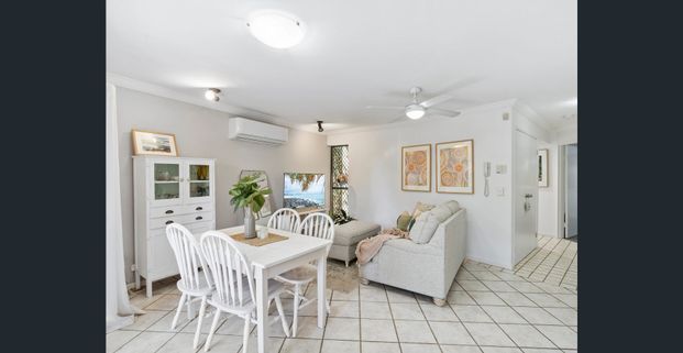 SPACIOUS COORPAROO UNIT WITH IMPRESSIVE COURTYARD - Photo 1
