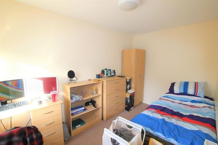 5 bedroom semi-detached house to rent - Photo 4