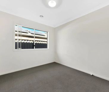 “Stunning Family Home” - Photo 3