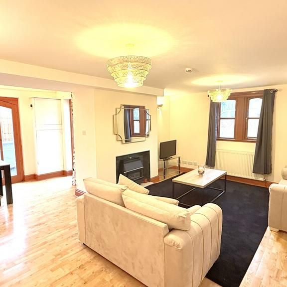 1 bedroom in a house share to rent - Photo 1