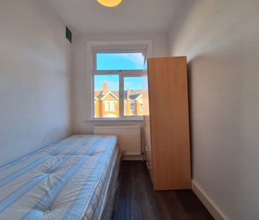 4 Bed Terraced House, Lordsmead Road, N17 - Photo 2