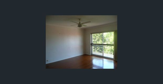 TOP FLOOR APARTMENT WITH CITY VIEWS - Photo 1