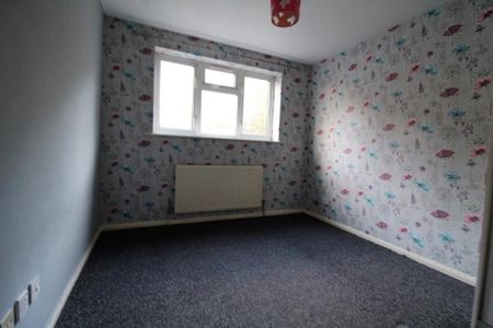 3 bedroom end of terrace house to rent - Photo 4