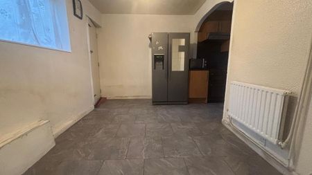 3 bedroom terraced house to rent - Photo 5