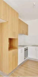 Comfortable Unit, Convenient Location - Photo 3