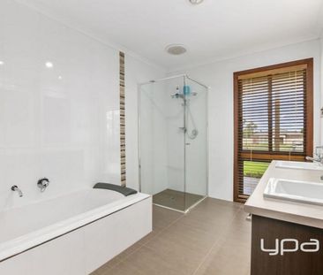 LARGE FAMILY HOME IN MADDINGLEY - Photo 3