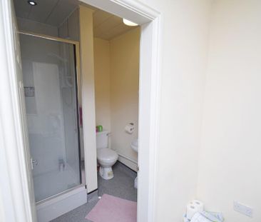 8 bedroom terraced house to rent - Photo 5