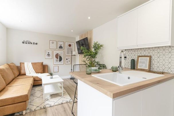 4 bedroom terraced house to rent - Photo 1