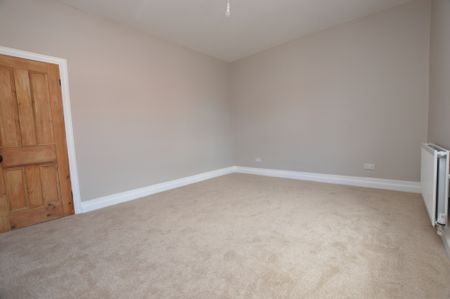 2 Bedroom Terraced House - Photo 2