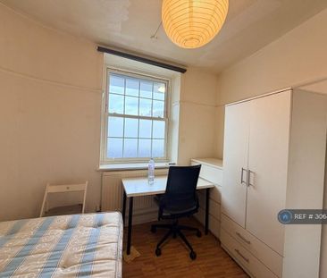 1 bedroom in a flat share to rent - Photo 4