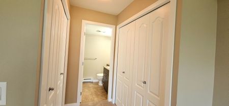 Large 2bed 2bath Condo; Rutland – Available May - Photo 3