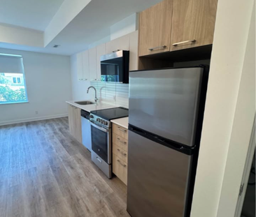 29 Robinson Ave, Ottawa, ON - Photo 2 | Rentumo