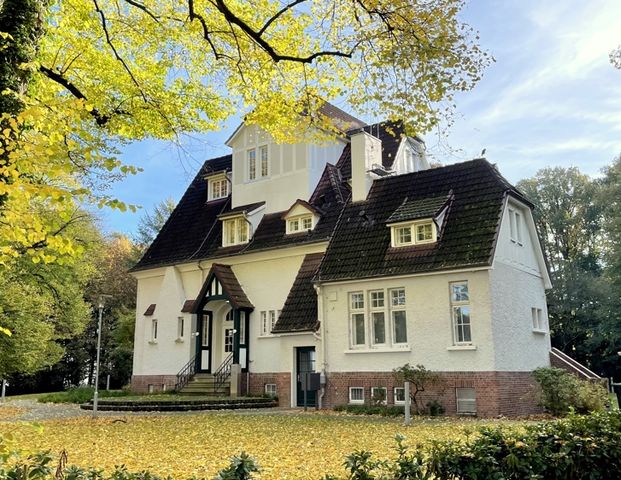 Exklusive und altersgerechte 2-Zimmer-Dachgeschosswohnung inkl. EBK in der Villa Bornemann in Hude - Photo 1