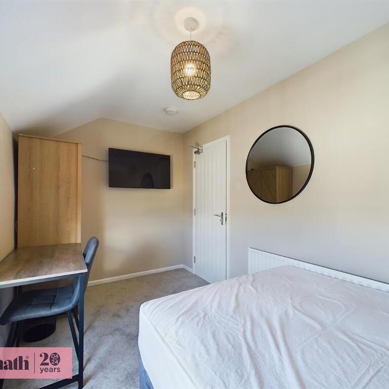 Room 5, 13 Harford Street, Portadown, Craigavon, BT62 3AA - Photo 1