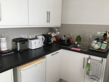 Room in a Shared House, Bovill Road, SE23 - Photo 3