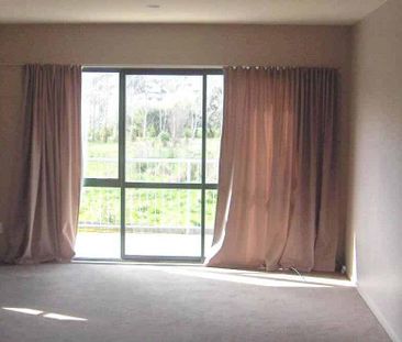 Secure 3 Bedroom Town House - Photo 2